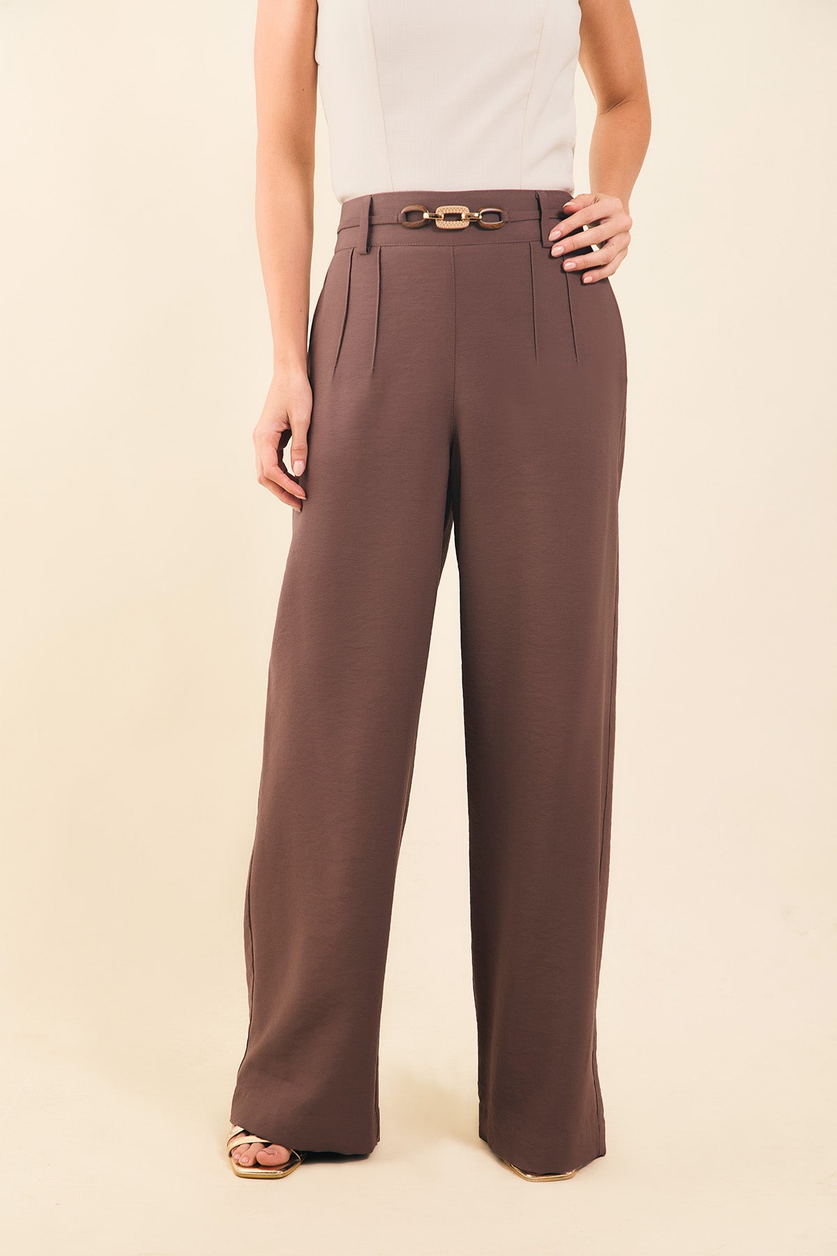 Pantalón palazzo con herraje y pinzas
