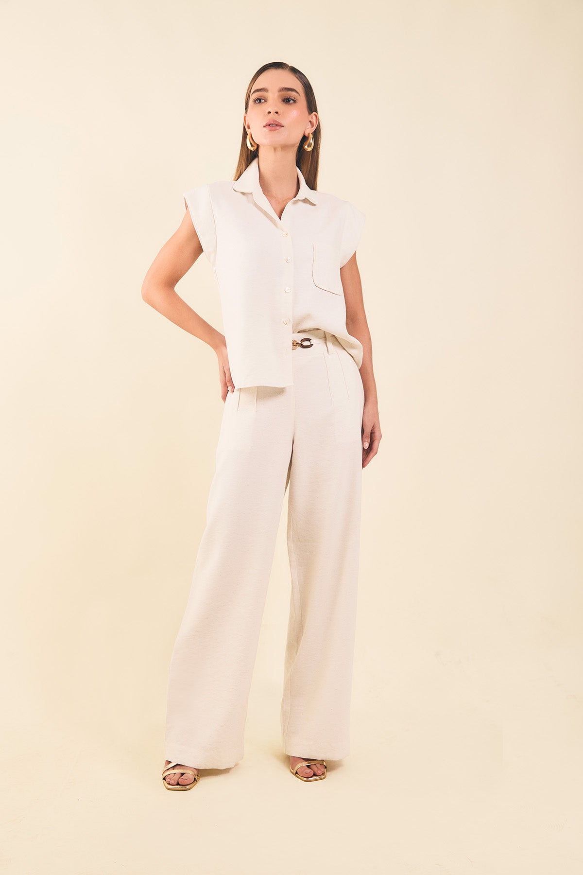 Pantalón palazzo con herraje y pinzas