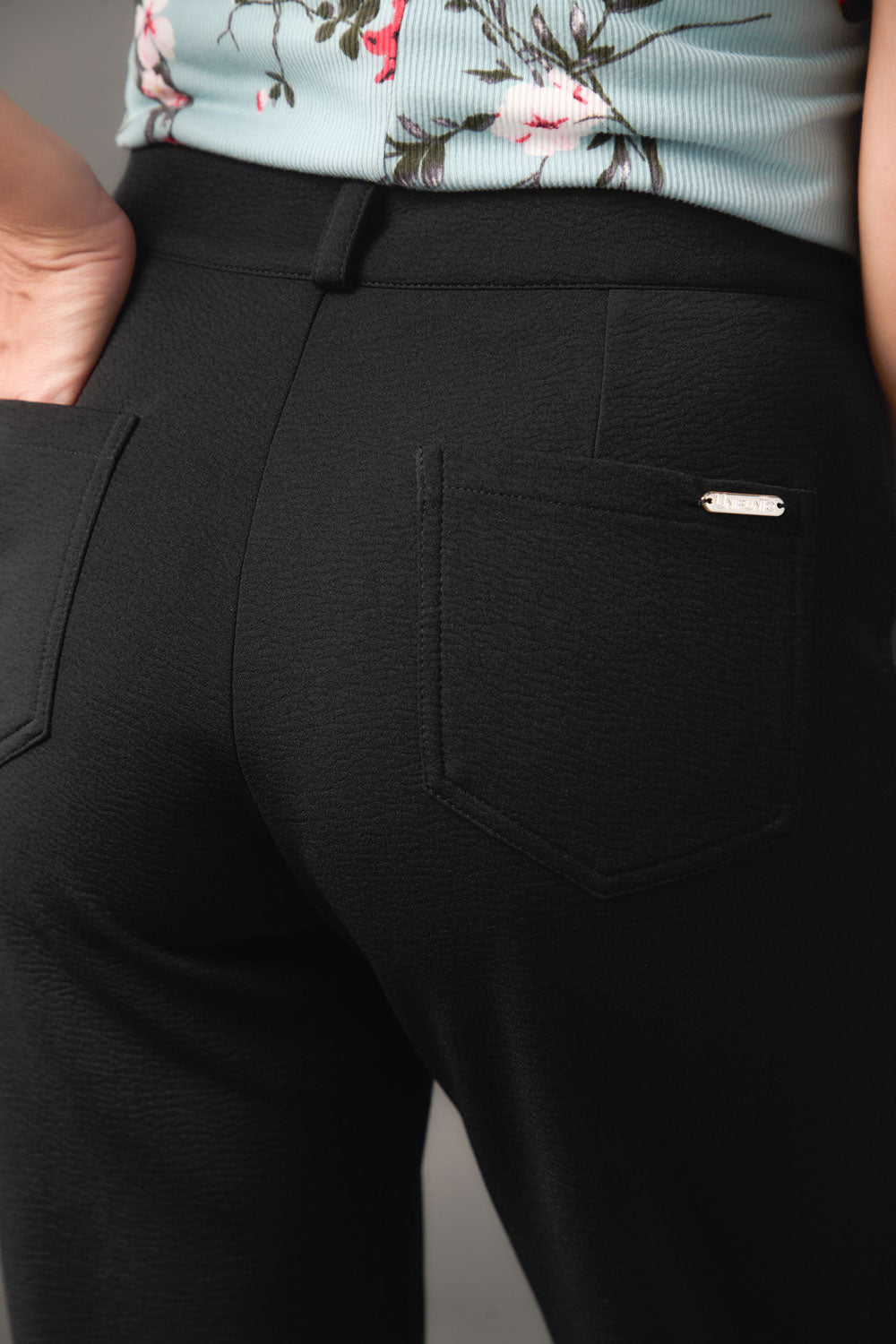 Pantalón Culotte Clásico en Punto con Bolsillos Parche