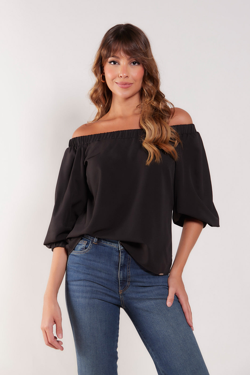 Blusa off shoulder en rayón manga 3/4 bombacha